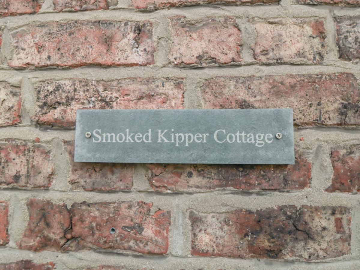Smoked Kipper Cottage Уитби Экстерьер фото